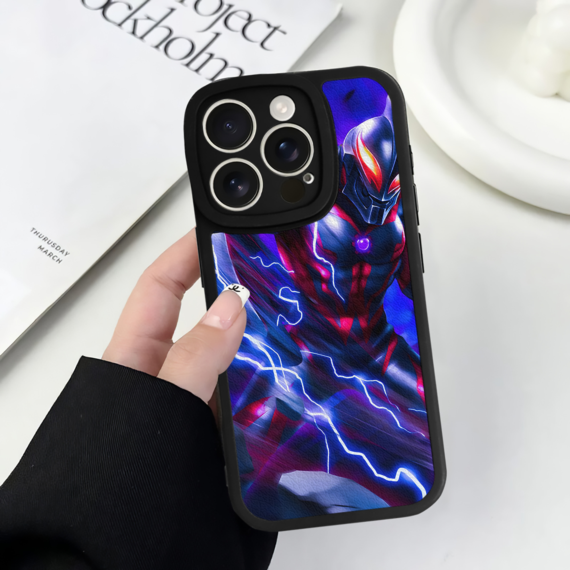 （画像用） ウルトラマン Ultraman 【iPhone 16シリーズ対応】シリコンスマホケース（レザー調） 材質：シリコン